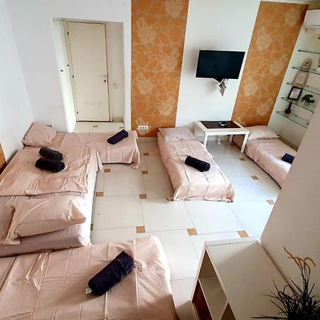 Central 2Br Apartment With Balcony - Italian Church & City View بوخارست المظهر الخارجي الصورة