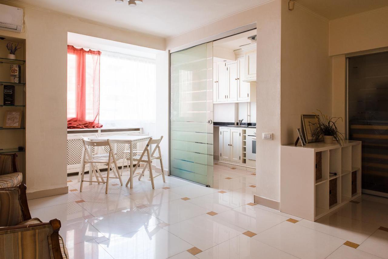 Central 2Br Apartment With Balcony - Italian Church & City View بوخارست المظهر الخارجي الصورة