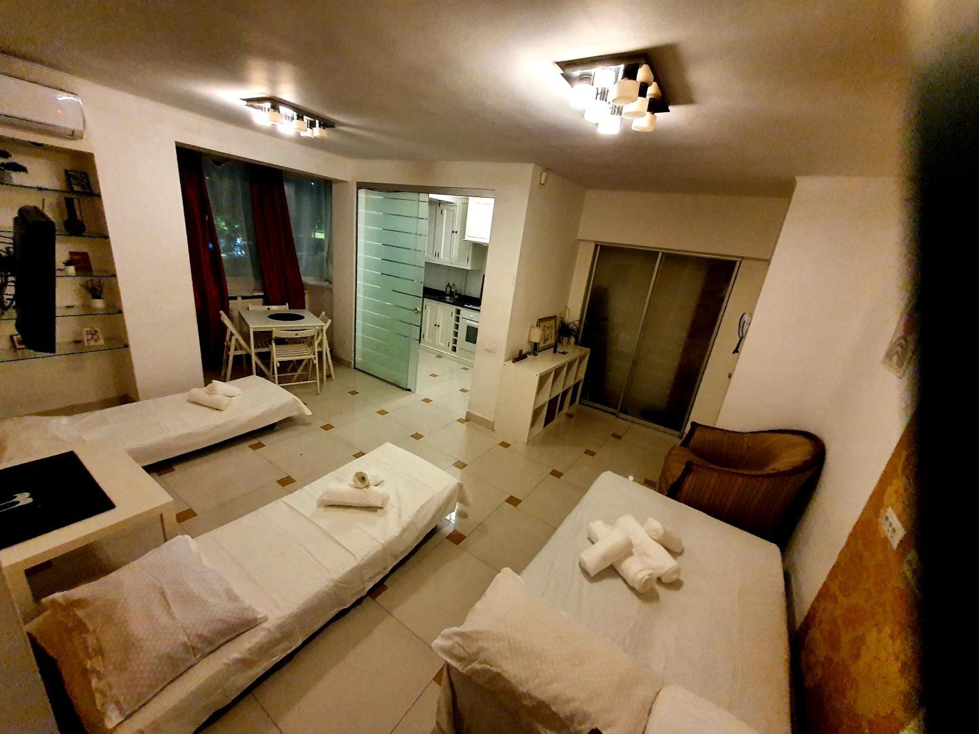 Central 2Br Apartment With Balcony - Italian Church & City View بوخارست المظهر الخارجي الصورة
