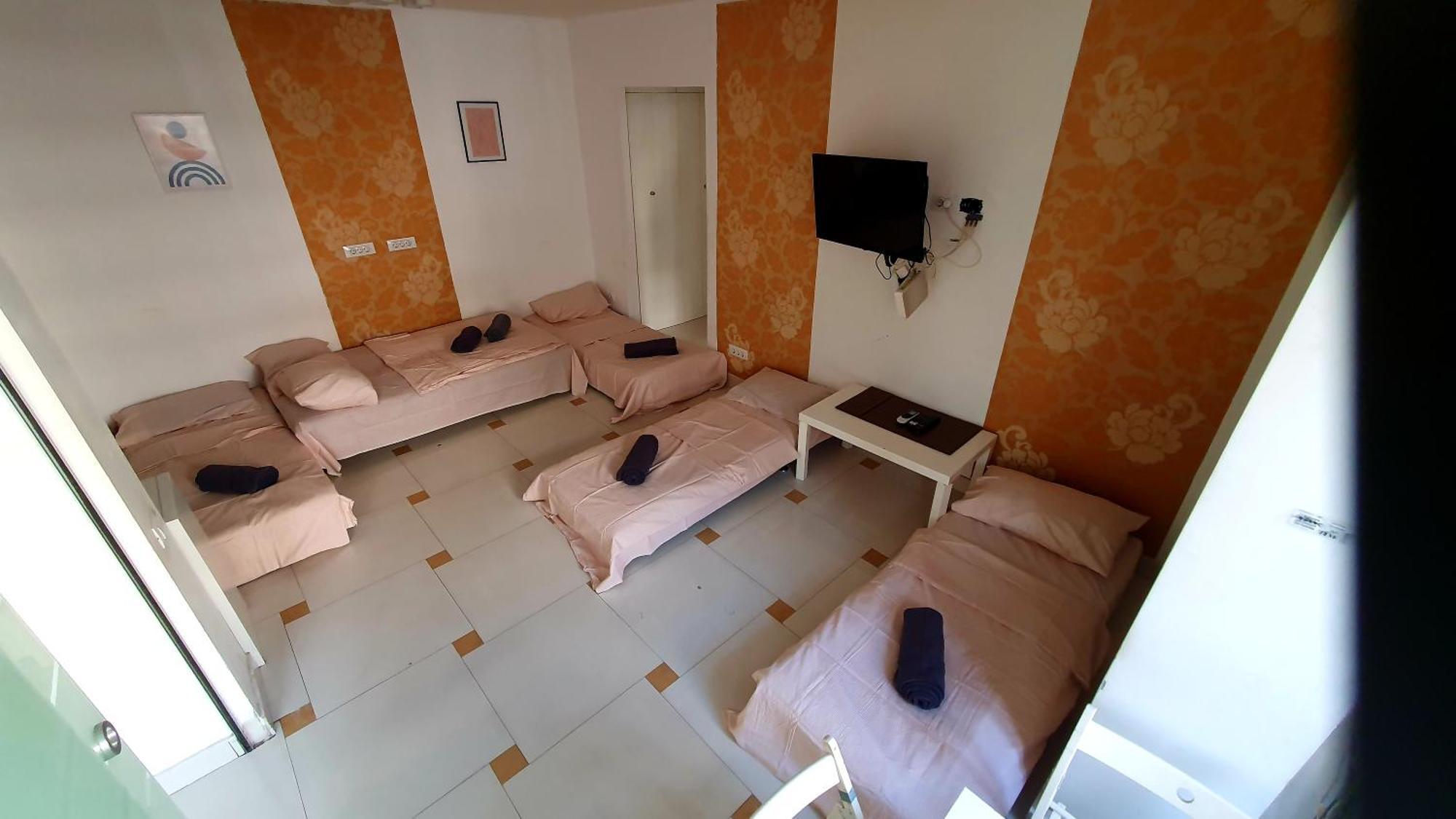 Central 2Br Apartment With Balcony - Italian Church & City View بوخارست المظهر الخارجي الصورة